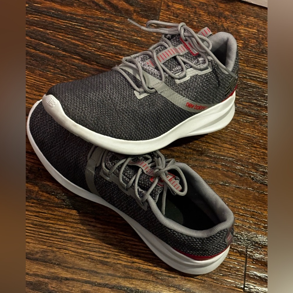 Like New Balance women’s Sneakers size (9)